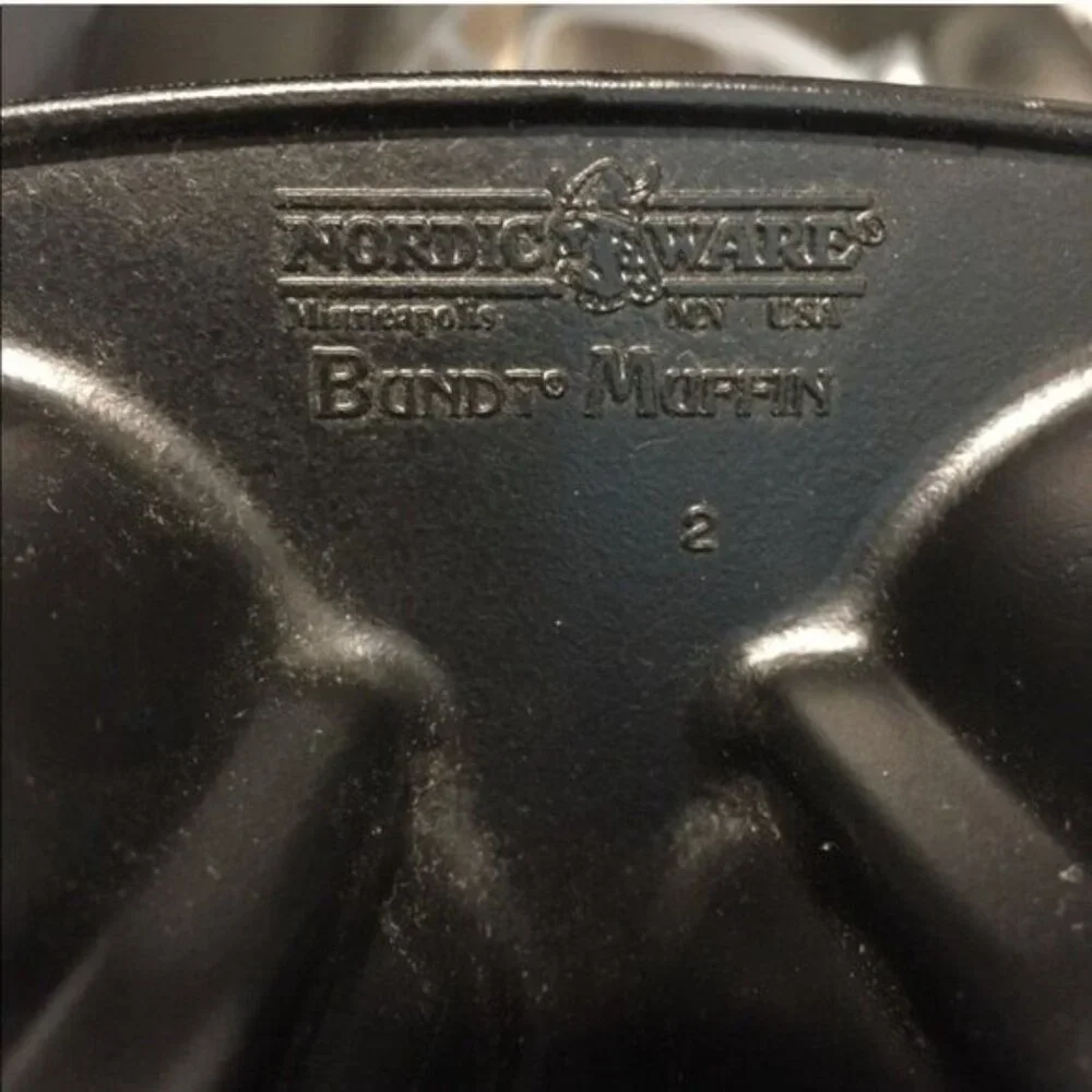 Nordic Ware Bundt Muffin Pan 6-Cup Nonstick Cast Aluminum Bakeware-LIKE NEW